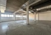 Local comercial Industrial en alquiler con 250m² en Esplugues de Llobregat foto