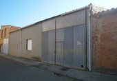 419m² warehouse industrial for sale in Roperuelos del Páramo, Calle el Medio photo
