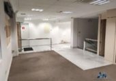 Local comercial en venta con 235m² en Madrid, en la zona de San Juan Bautista, calle de arturo soria, 28004 foto