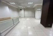 Local comercial en venta con 229m² en Madrid, en la zona de Palomeras Bajas, Avenida de Pablo Neruda foto
