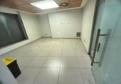 Local comercial en venta con 229m² en Madrid, en la zona de Palomeras Bajas, Avenida de Pablo Neruda foto