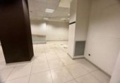Local comercial en venta con 229m² en Madrid, en la zona de Palomeras Bajas, Avenida de Pablo Neruda foto