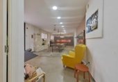160m² locaux commerciaux pour vente à Barcelone, dans le quartier de la Guineueta, Plaça de Karl Marx photo