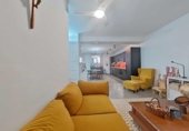 160m² locaux commerciaux pour vente à Barcelone, dans le quartier de la Guineueta, Plaça de Karl Marx photo