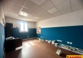822m² warehouse industrial for sale in Santander, Avenida Primero de Mayo photo