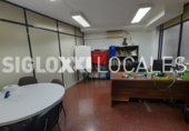213m² commercial premises for sale in Barcelona, in the area of Sant Antoni, Carrer de Floridablanca photo