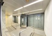 Local comercial en alquiler con 161m² en Barcelona, en la zona de Vilapicina i la Torre Llobeta, Carrer de Vèlia foto