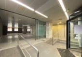 Local comercial en alquiler con 161m² en Barcelona, en la zona de Vilapicina i la Torre Llobeta, Carrer de Vèlia foto