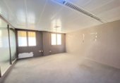Local comercial en alquiler con 161m² en Barcelona, en la zona de Vilapicina i la Torre Llobeta, Carrer de Vèlia foto