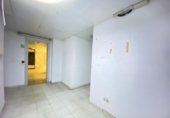 Local comercial en alquiler con 161m² en Barcelona, en la zona de Vilapicina i la Torre Llobeta, Carrer de Vèlia foto