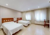 Hotel en venta con 900m² en Mataporquera, Mataporquera foto