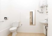 100m² commercial premises for sale in Torrevieja, Calle Santomera photo