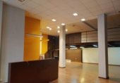 213m² commercial premises for sale in Moncada, Avenida Nueve de Octubre photo