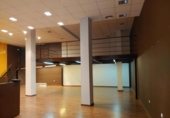 213m² commercial premises for sale in Moncada, Avenida Nueve de Octubre photo