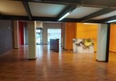 213m² commercial premises for sale in Moncada, Avenida Nueve de Octubre photo