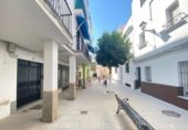 Inmobiliaria en venta con 719m² en Lora del Río, Calle Blas Infante foto