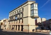 Local comercial en venta con 140m² en Figueras, Carrer de Tapis foto