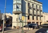 Local comercial en venta con 140m² en Figueras, Carrer de Tapis foto