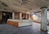 Local comercial en venta con 140m² en Figueras, Carrer de Tapis foto