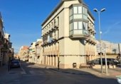 Local comercial en venta con 140m² en Figueras, Carrer de Tapis foto