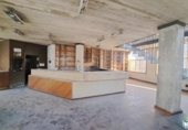 Local comercial en venta con 140m² en Figueras, Carrer de Tapis foto