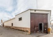 572m² commercial premises for sale in Puerto Serrano, Avenida de Cádiz photo