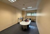 Nave Industrial en venta con 2197m² en Valencia, en la zona de Horno de Alcedo, Avenida Trabajadores foto