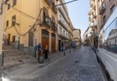 627m² building for sale in Granada, in the area of Albaicín, Calle Zenete photo