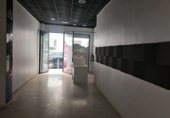 Local comercial en venta con 97m² en Torrevieja, Calle Joaquín Chapaprieta foto