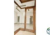Local comercial en venta con 92m² en Figueras, Carrer del Poeta Marquina foto