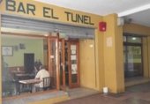 Local comercial en venta con 115m² en Figueras, Carrer Ramon i Cajal foto