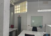 Oficinas en venta con 320m² en Madrid, en la zona de Ventas, Avenida de Daroca foto