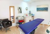 85m² hair salon for assignment in Son Verí photo