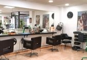 85m² hair salon for assignment in Son Verí photo