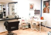 85m² hair salon for assignment in Son Verí photo