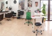 85m² hair salon for assignment in Son Verí photo