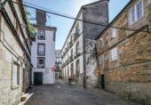 Edificio en venta con 410m² en Santiago de Compostela, en la zona de A Poza de Bar, Cantón de San Bieito foto