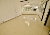 90m² bureau pour vente à Tarrasa photo