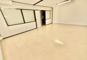 90m² bureau pour vente à Tarrasa photo