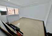 90m² bureau pour vente à Tarrasa photo