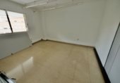 90m² bureau pour vente à Tarrasa photo