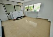 90m² bureau pour vente à Tarrasa photo
