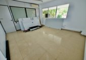 90m² bureau pour vente à Tarrasa photo