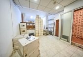Local comercial en venta con 500m² en Granada, en la zona de Pajaritos, Calle Rector Marín Ocete foto