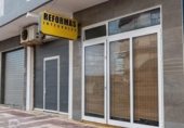 Local comercial en venta con 18m² en Daimús, Calle Beniarjó foto