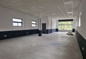 Local comercial en alquiler con 138m² en San Miguel de la Barreda, Lugar POLIGONO DE GRANDA (LA ROZA) foto