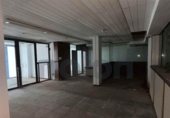 Local comercial en venta con 260m² en Montcada i Reixac, Carrer de la Bateria foto