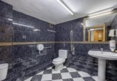 154m² cafétéria pour vente à Grenade, dans le quartier de Villarejo, Carretera de Málaga photo