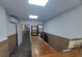 130m² locaux commerciaux pour vente à Cáceres, dans le quartier de Eaux Vives, Calle Encinilla photo