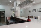 Local comercial en venta, traspaso con 95m² en Sevilla, en la zona de La Oliva, Poeta Manuel Benítez Carrasco foto